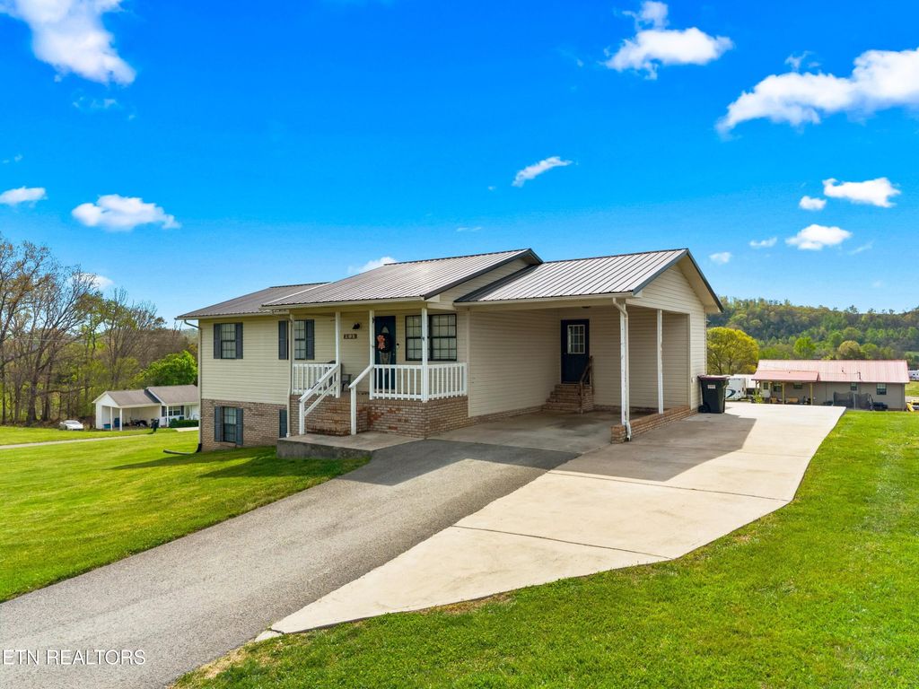Photo of 191 Leabow Circle, Tazewell, TN 37879 (MLS # 1337217)