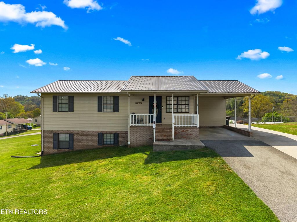 Photo of 191 Leabow Circle, Tazewell, TN 37879 (MLS # 1337217)