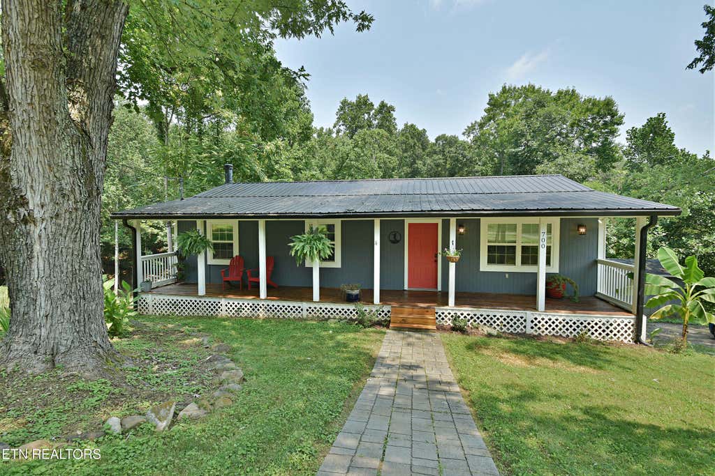 Photo of 700 Lake Forest Drive, Lenoir City, TN 37772 (MLS # 1349770)