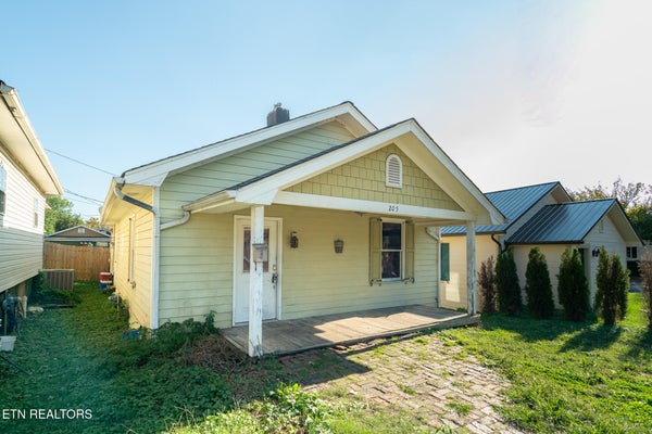 205 CEDAR ST, LOUDON, TN 37774 - Image f8f82c8a4438ca26a9388fc74ba9ff90/3133146418