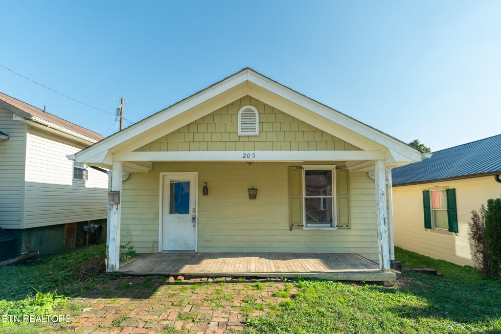 Photo of 205 Cedar St, Loudon, TN 37774 (MLS # 1359174)