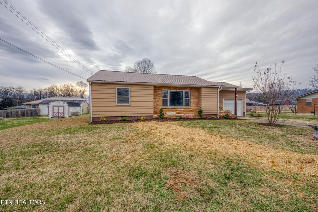 Photo of 1111 Banner St, Seymour, TN 37865 (MLS # 1325600)