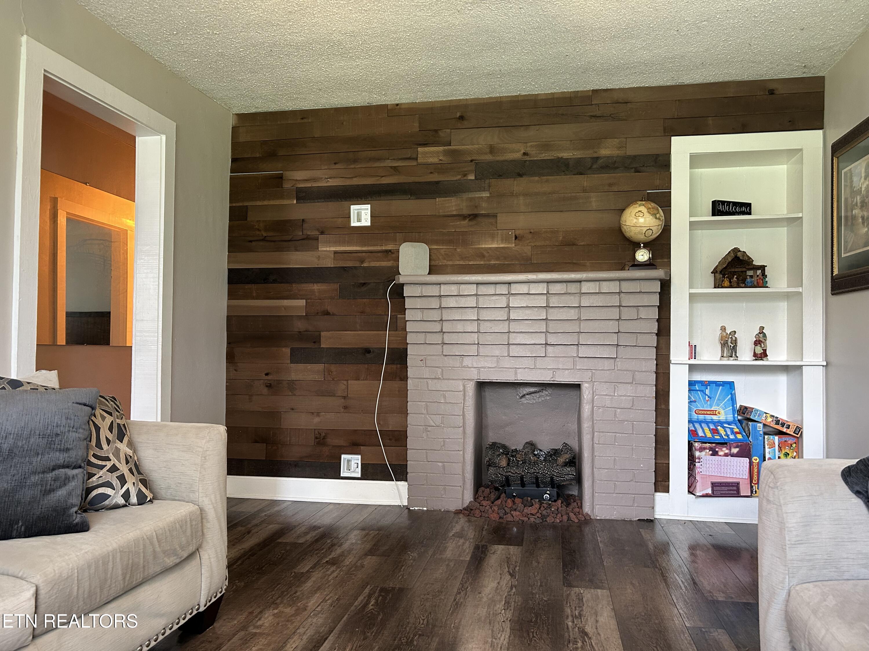 6619 Highway 360