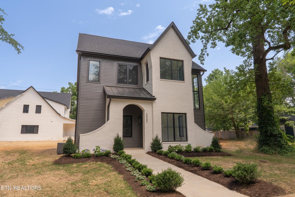 Photo of 2007 Maplewood Drive, Knoxville, TN 37920 (MLS # 1262337)