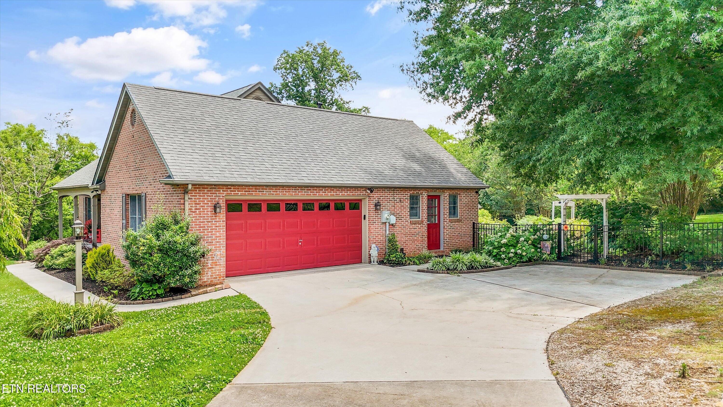 331 E Chestnut Hill Rd