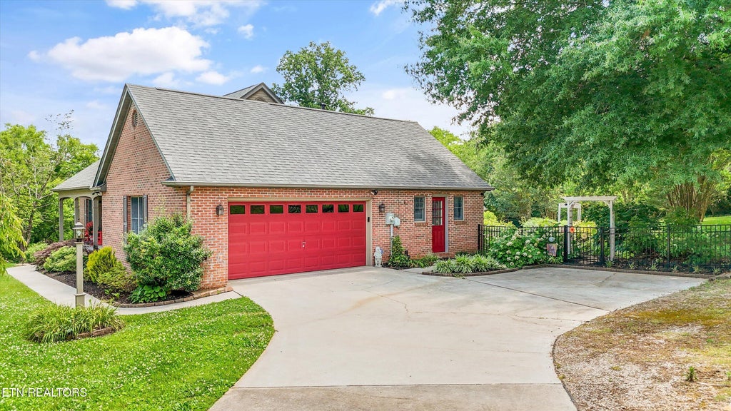 Photo of 331 E Chestnut Hill Rd, Townsend, TN 37882 (MLS # 1354803)