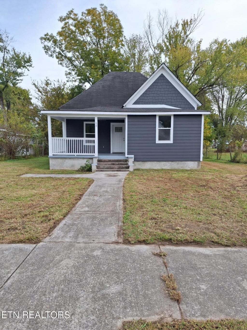 Photo of 216 N Chamberlain Ave, Rockwood, TN 37854 (MLS # 1321475)