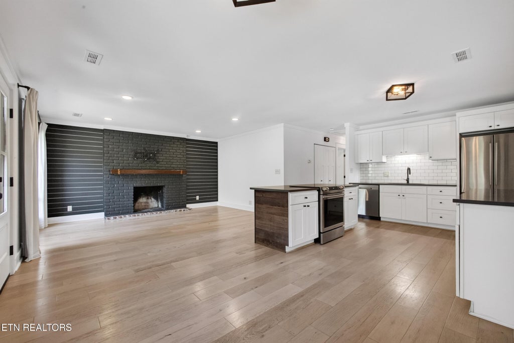Photo of 1220 Huntington Rd, Knoxville, TN 37919 (MLS # 1353827)