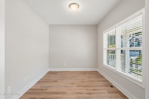Tiny photo for 112 Kingberry St, Oak Ridge, TN 37830 (MLS # 1358108)