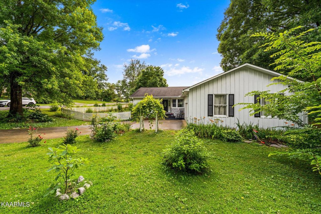 Photo of 1203 Parks Ferry Rd, Friendsville, TN 37737 (MLS # 1230979)