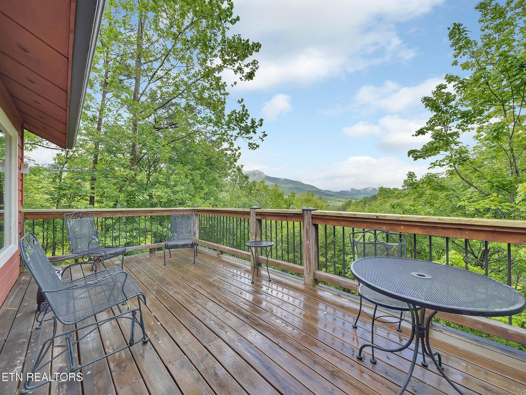Photo of 846 Vixen Run, Gatlinburg, TN 37738 (MLS # 1300131)
