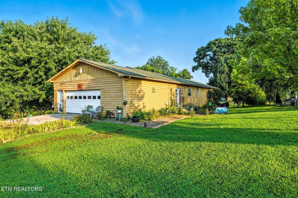 Photo of 180 Webb Rd, Sweetwater, TN 37874 (MLS # 1313088)