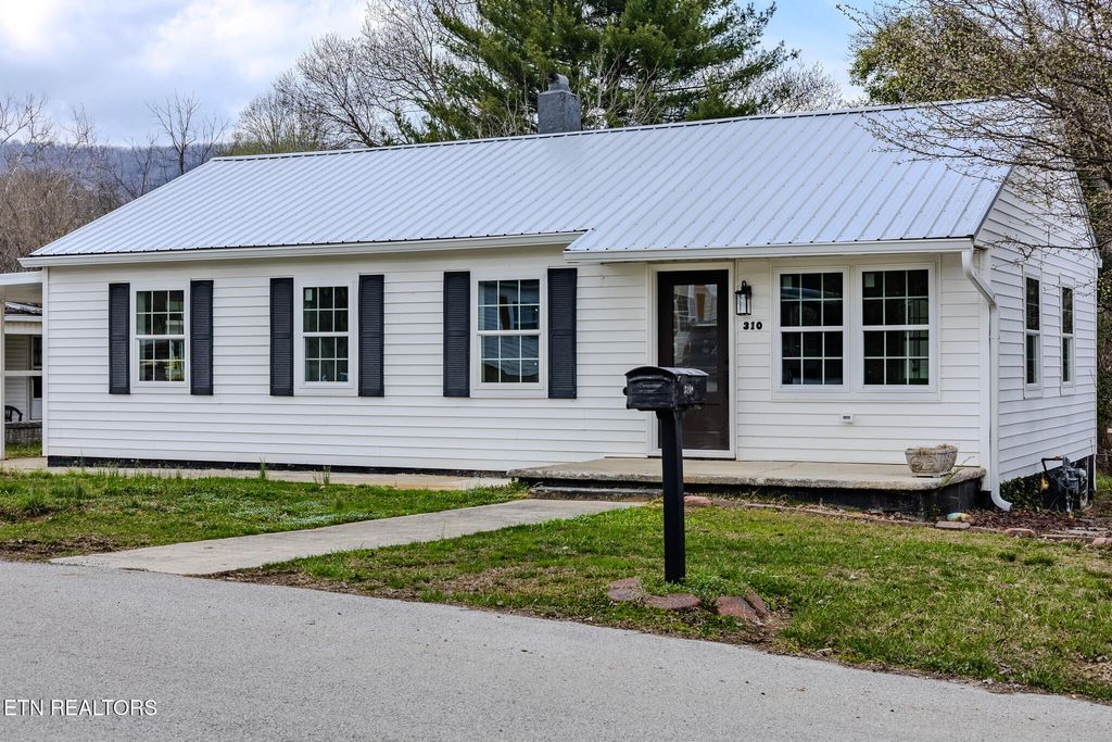 Photo of 310 Carroll Drive, Harriman, TN 37748 (MLS # 1331644)