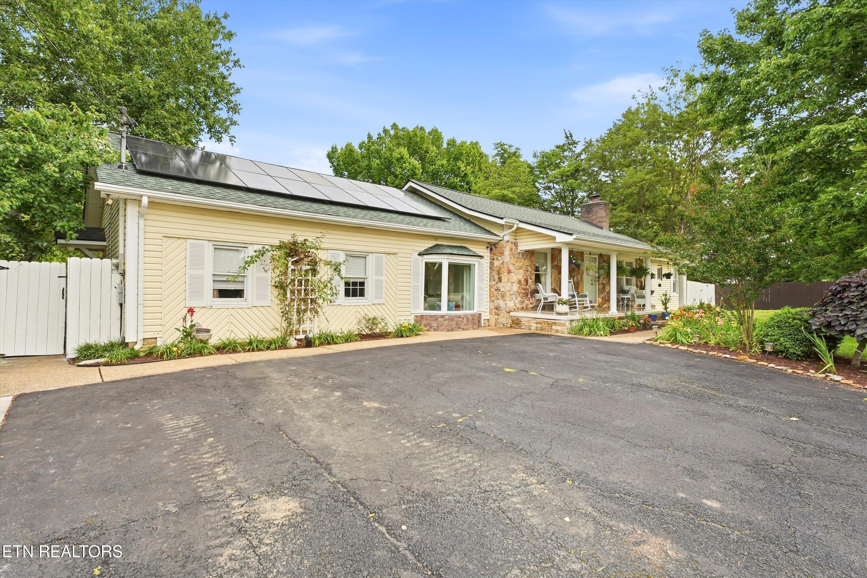 2813 E Emory Rd