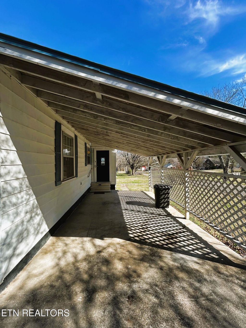 Photo of 331 Louisiana Ave, Etowah, TN 37331 (MLS # 1331635)