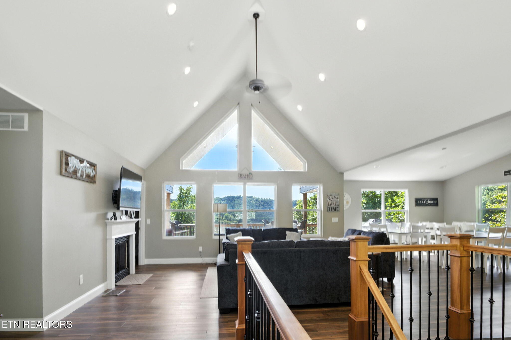 679 Waterfront Trl