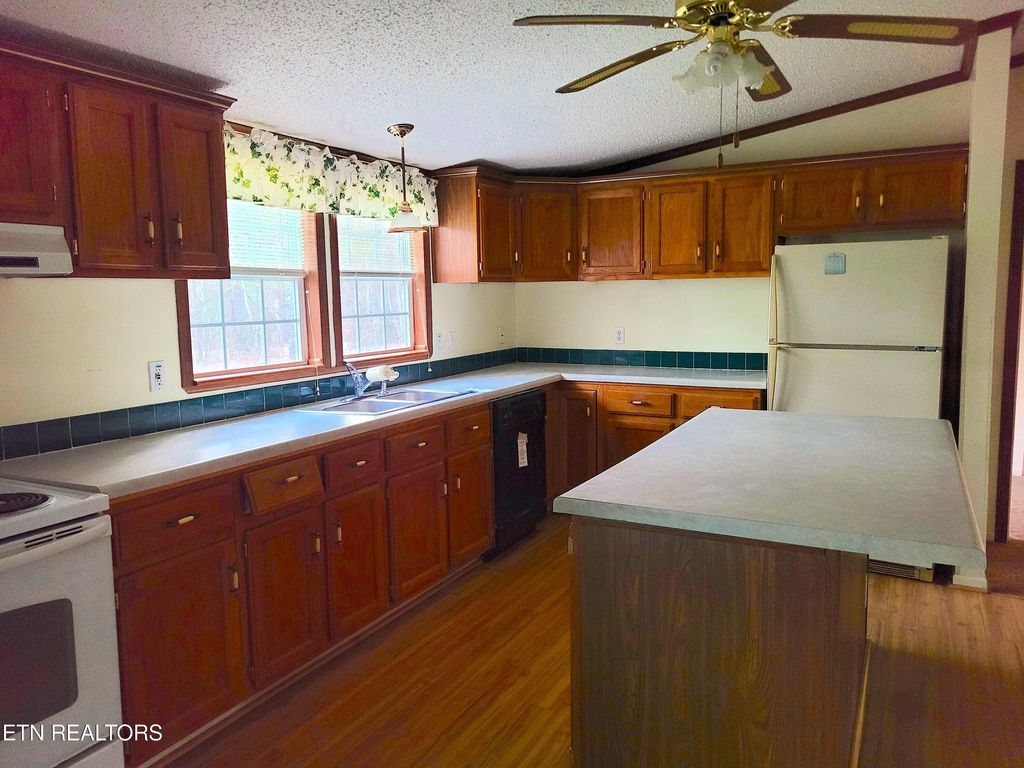 Photo of 22 Prestonwood Court, Crossville, TN 38558 (MLS # 1327344)