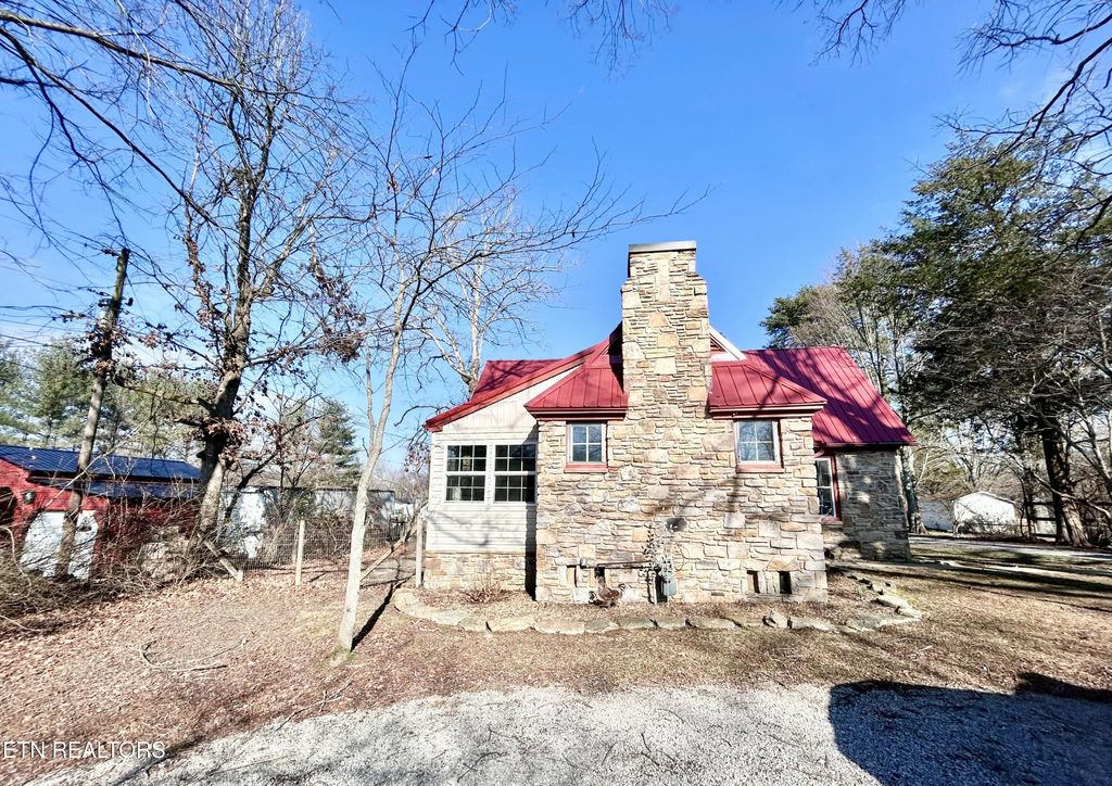 Photo of 93 Pigeon Ridge Rd, Crossville, TN 38555 (MLS # 1326902)