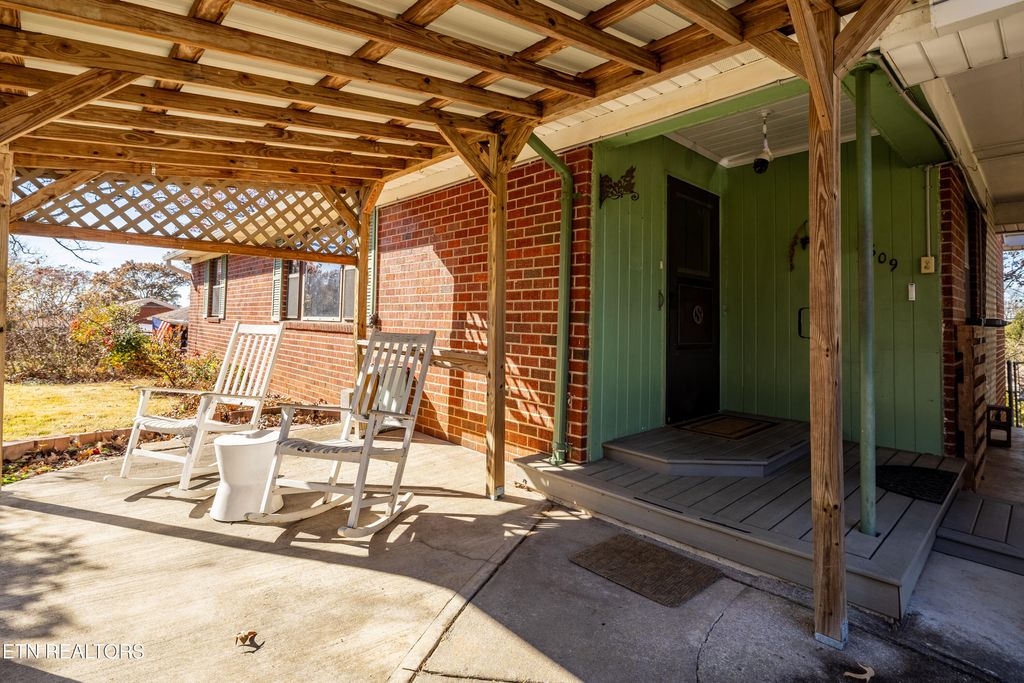 Photo of 2609 Patrick Ave, Maryville, TN 37804 (MLS # 1322470)