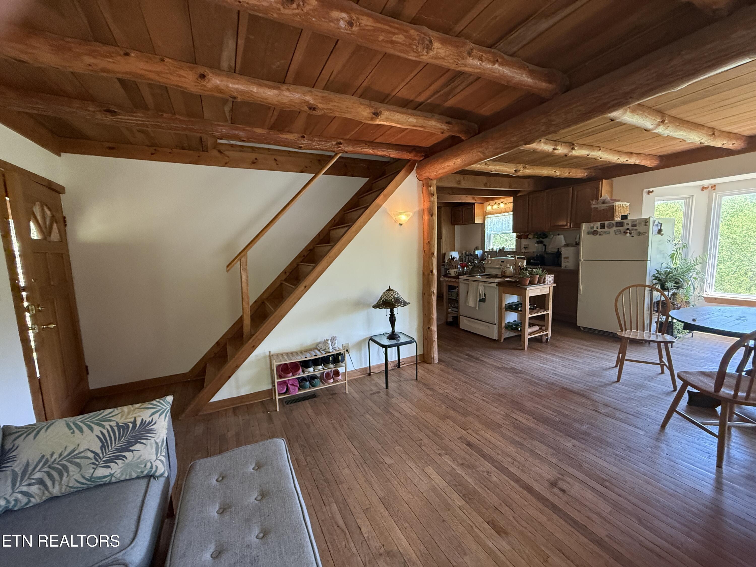 1395 Ward Rd
