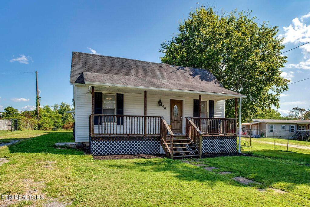 Photo of 706 N Chamberlain Ave, Rockwood, TN 37854 (MLS # 1314681)