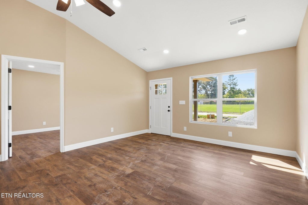 Photo of 305 S Fowler St, Clinton, TN 37716 (MLS # 1352593)