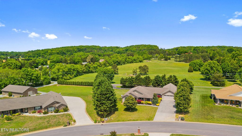 Photo of 1018 Southwind Circle, Dandridge, TN 37725 (MLS # 1338702)