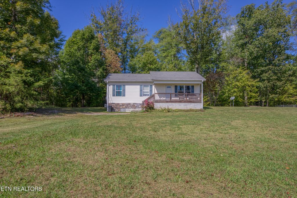 Photo of 174 Volunteer Lane, Clinton, TN 37716 (MLS # 1318244)