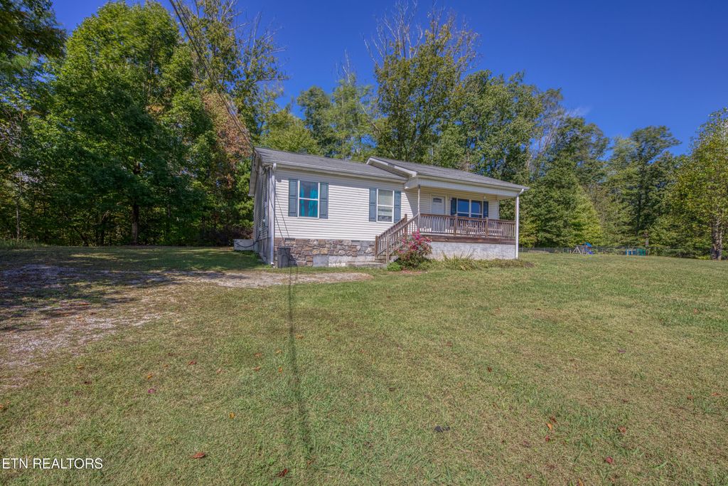 Photo of 174 Volunteer Lane, Clinton, TN 37716 (MLS # 1318244)