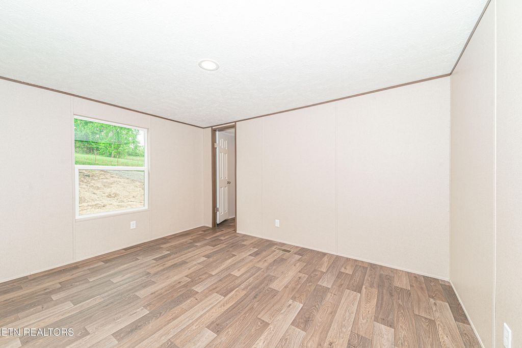 Photo of 206 Hillside Drive, LaFollette, TN 37766 (MLS # 1340787)