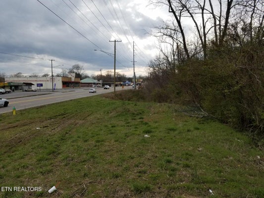 6106 CHAPMAN HWY, KNOXVILLE, TN 37920 - Image f9f6021bc7b34e67653afa5c6e7ebc7a/3239496646