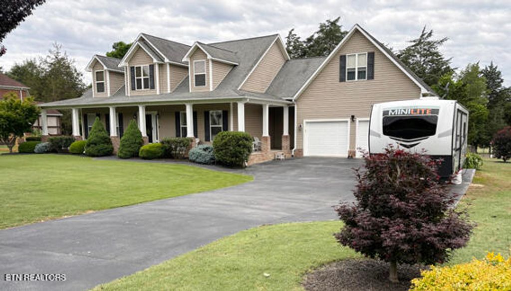 Photo of 120 Lakeside Drive, Kingston, TN 37763 (MLS # 1302360)