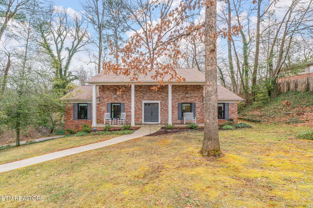 Photo of 329 Forest Oak Drive, Knoxville, TN 37919 (MLS # 1327981)