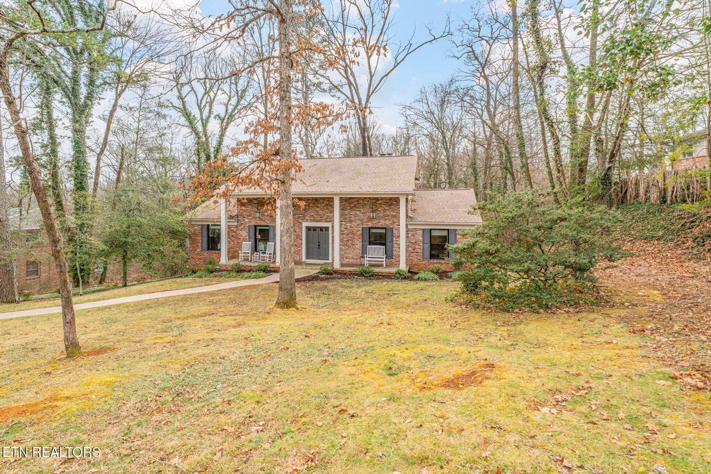 Photo of 329 Forest Oak Drive, Knoxville, TN 37919 (MLS # 1327981)