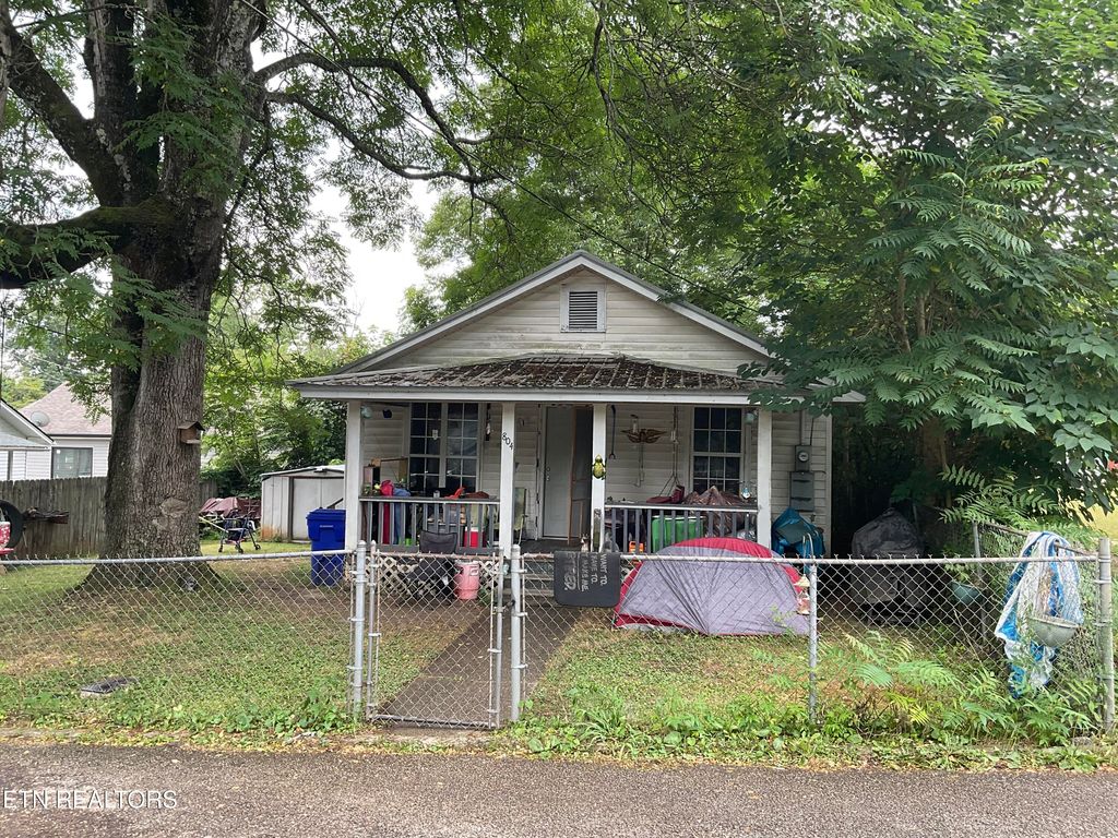 Photo of 804 NW Virginia Ave, Harriman, TN 37748 (MLS # 1310143)