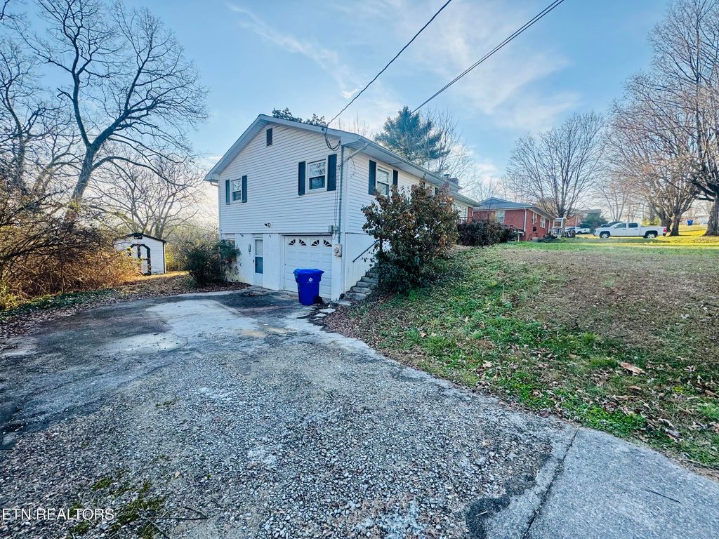 Photo of 508 Scenic Drive, Clinton, TN 37716 (MLS # 1324273)