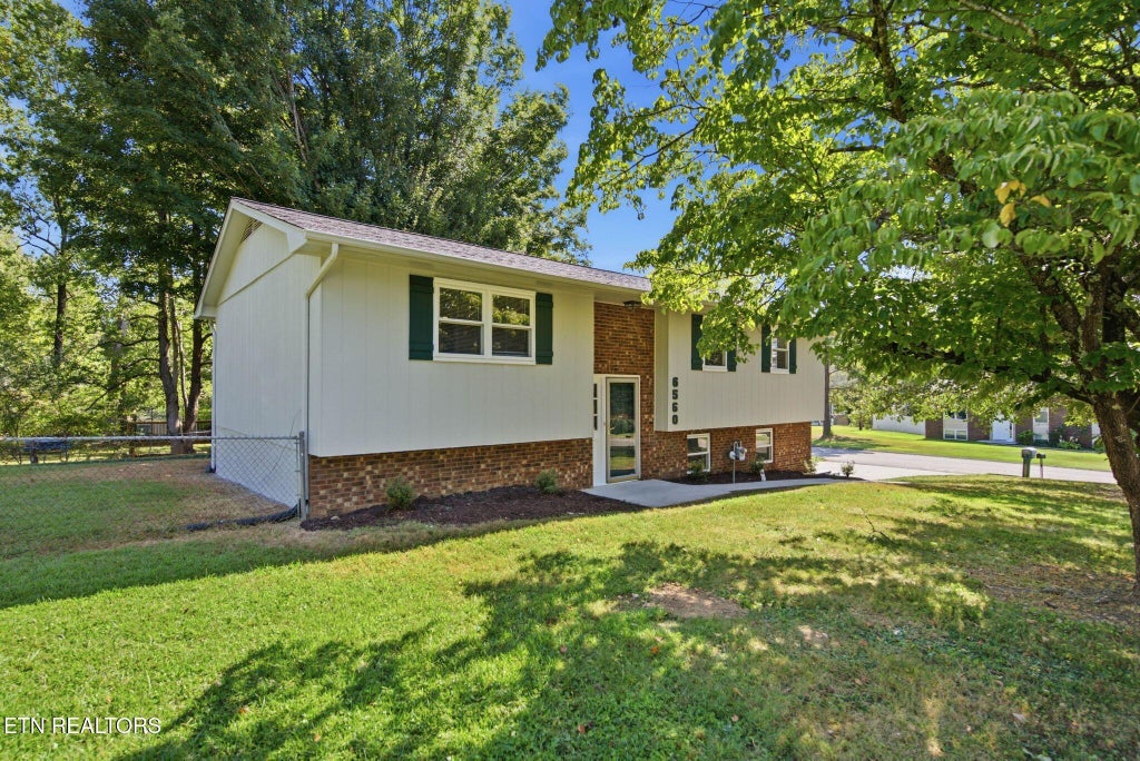 Photo of 6560 W Garwood Circle, Knoxville, TN 37918 (MLS # 1355161)