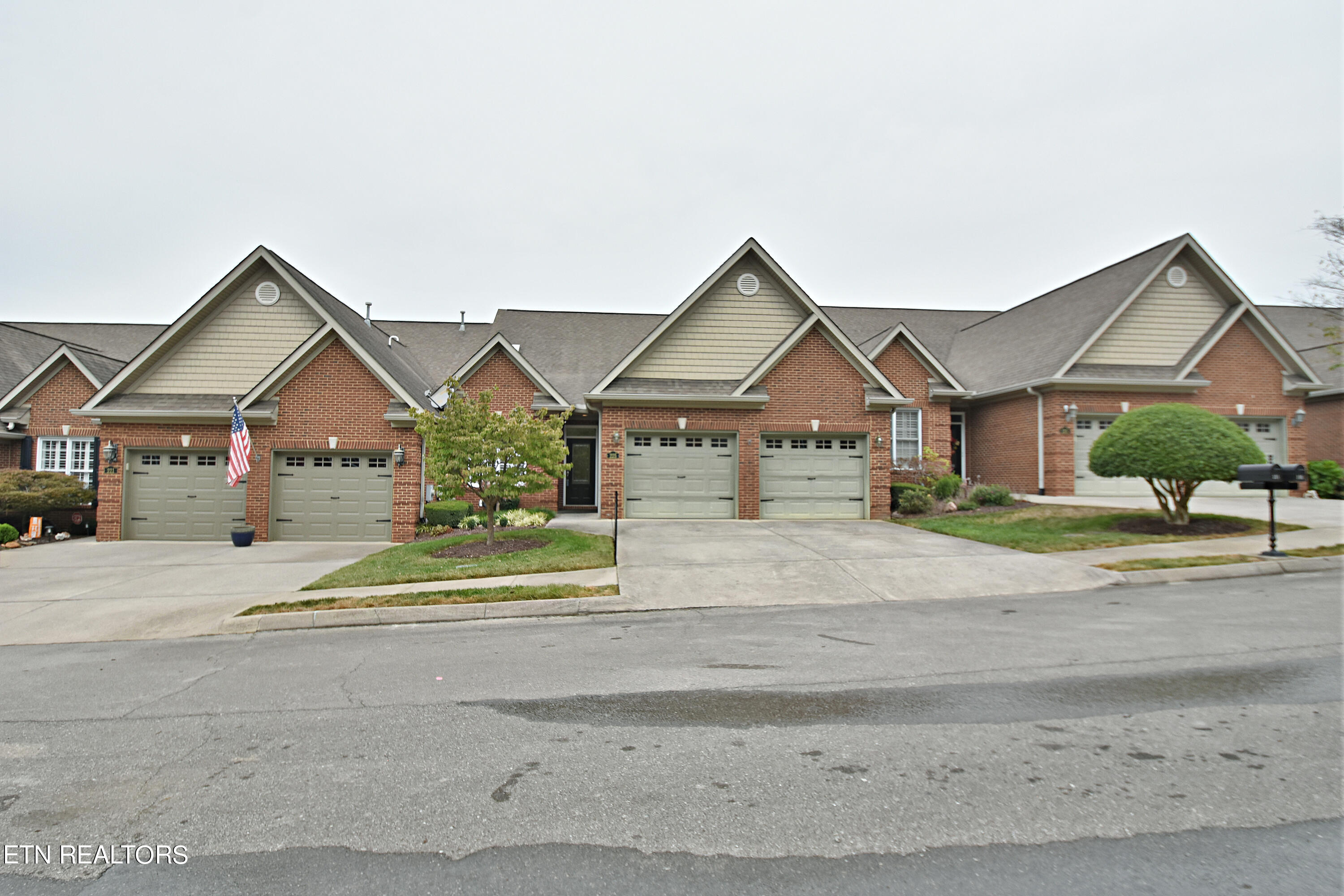 225 Waterford Circle