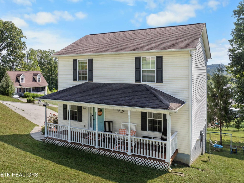 Photo of 1007 W Kentucky Ave, LaFollette, TN 37766 (MLS # 1356803)