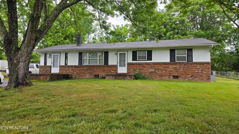 Tiny photo for 106 Walnut St, New Tazewell, TN 37825 (MLS # 1342843)