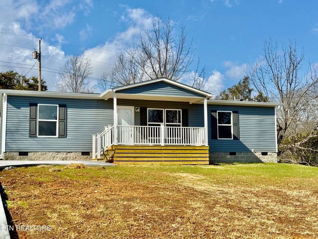 Photo of 414 WHITAKER St, Tazewell, TN 37879 (MLS # 1280864)