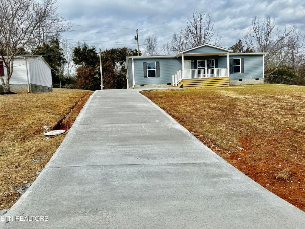 Photo of 414 WHITAKER St, Tazewell, TN 37879 (MLS # 1280864)