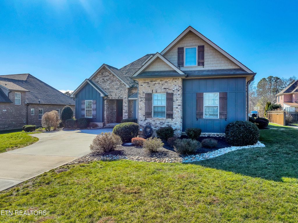 Photo of 1619 Amhurst Lane, Maryville, TN 37801 (MLS # 1327616)