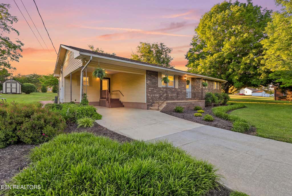 Photo of 819 Rutledge Pike, Blaine, TN 37709 (MLS # 1341163)