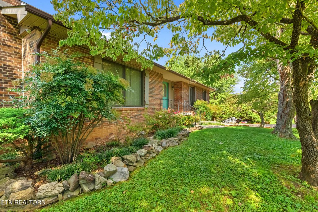 Photo of 406 Farmer Hollow Rd, Clinton, TN 37716 (MLS # 1315444)