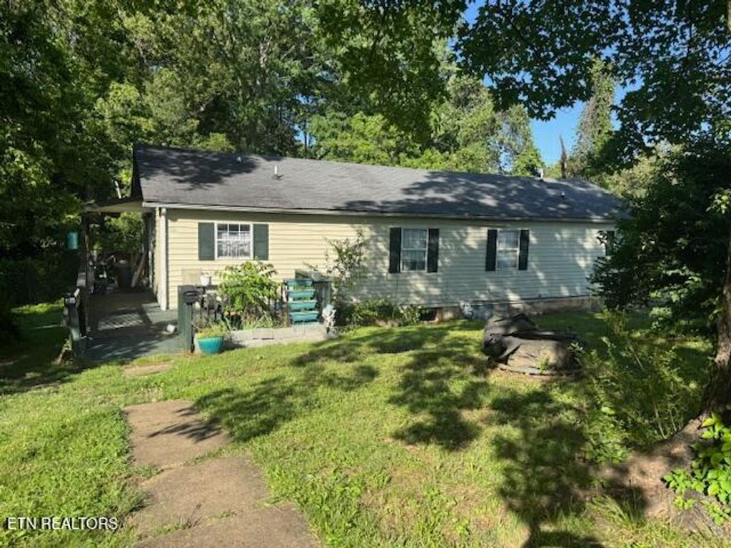 Photo of 108 E Hunter Circle, Oak Ridge, TN 37830 (MLS # 1301721)