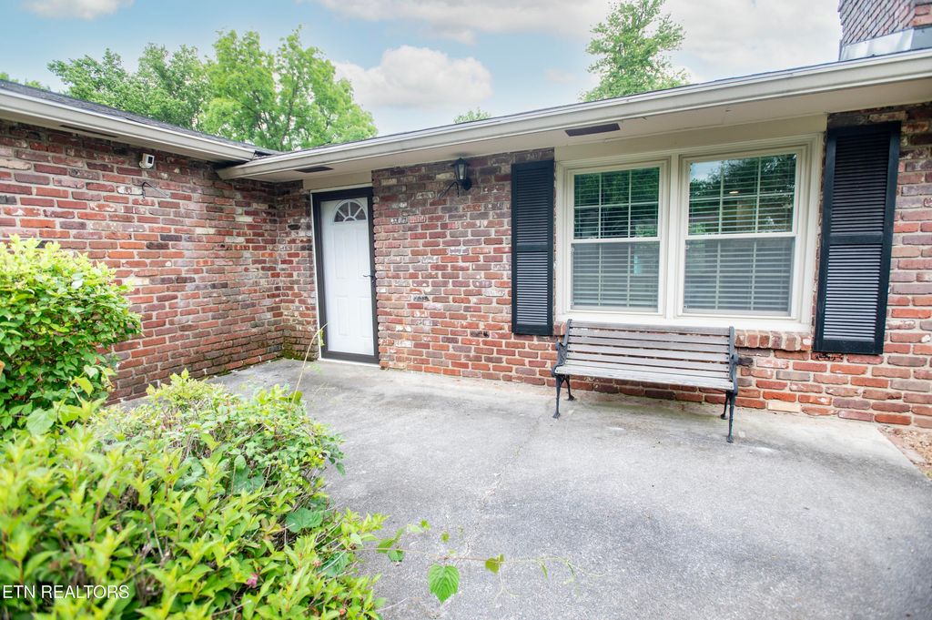 Photo of 7352 NW Winchester Drive, Knoxville, TN 37919 (MLS # 1340913)