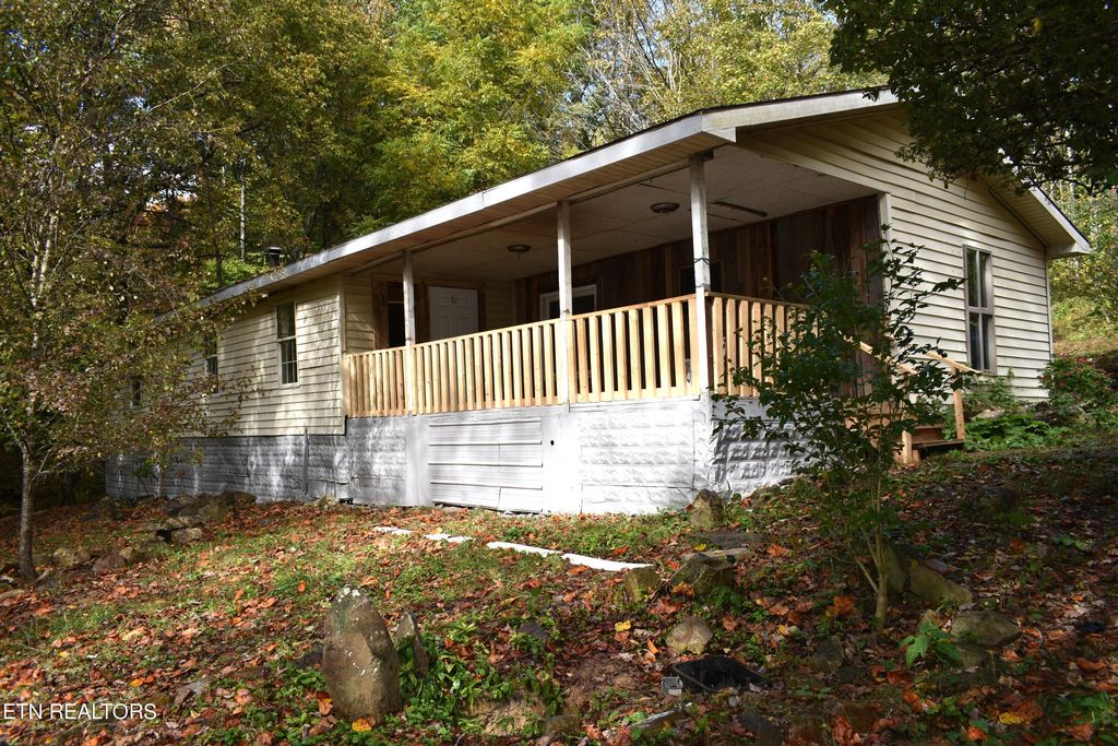 Photo of 220 Harbor Rd, Tazewell, TN 37879 (MLS # 1243109)