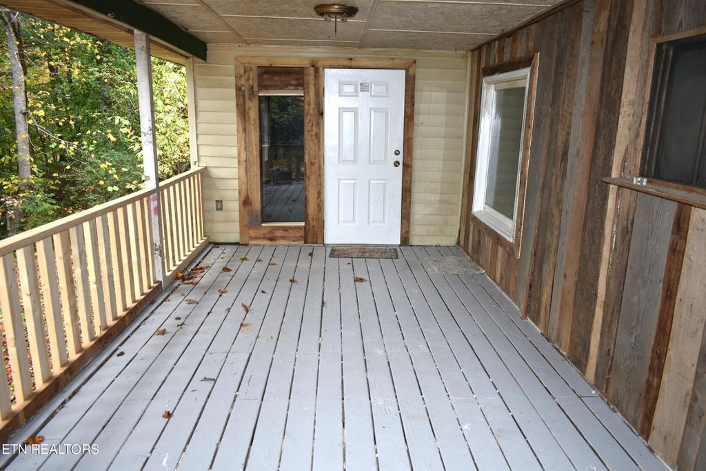 Photo of 220 Harbor Rd, Tazewell, TN 37879 (MLS # 1243109)