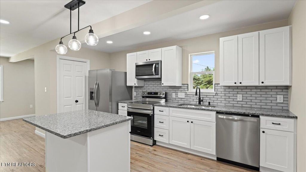 Photo of 601 N Kingston Ave, Rockwood, TN 37854 (MLS # 1308448)